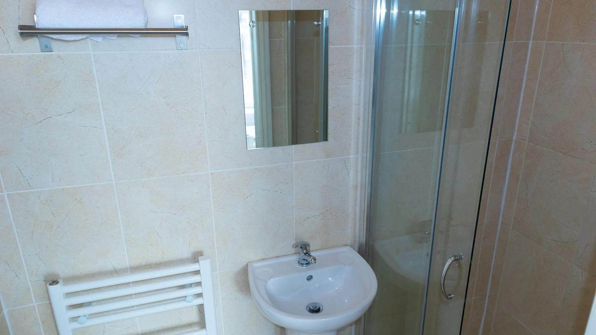 Addenro House B&B 南安普敦